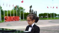 Minik Piyanist, Basarilariyla Parmak Isirtiyor Haberi
