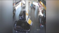 Otomobil Akaryakit Istasyonuna Daldi, Facianin Esiginden Dönüldü Haberi