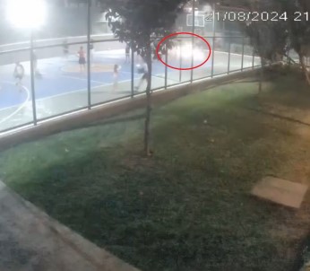Sitenin Basketbol Sahasina Atilan Cisim Panik Olusturdu, Polis Sorusturma Baslatti
