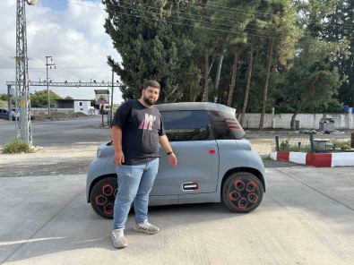 Tir Mini Araci Oyuncak Araba Gibi Önüne Almisti, Araç Sürücüsü Panik Dolu Saniyeler Içerisinde 30 Metre Sürüklendi