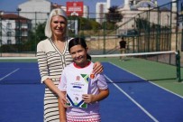 Yaz Spor Okullarinin Sona Ermesiyle Çocuklar Sertifikalarini Aldi Haberi