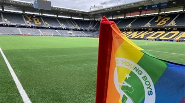 Kerem Aktürkoğlu'ndan LGBT bayrağına tekme: UEFA’nın ikiyüzlülüğüne böyle tepki gösterdi