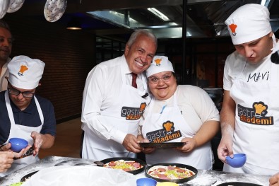 Baskan Sadi Özdemir, Özel Çocuklarla Pizza Yapti
