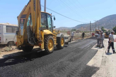 Büyüksehir Asfalt Onarim Çalismasi Yapiyor