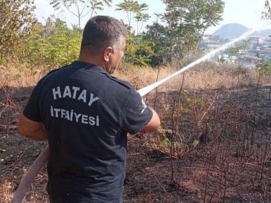 Defne'de Çikan Bahçe Yangini Söndürüldü