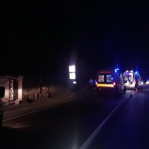 Isparta-Antalya Karayolunda Yolcu Otobüsü Devrildi Açiklamasi 8 Yarali