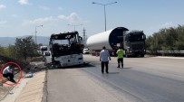 Otobüs Alevlere Teslim Oldu Açiklamasi Yangin Otluk Alana Siçradi, 41 Yolcu Tahliye Edildi Haberi