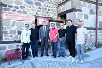 Vali Çiftçi, Karikatür Evinde Haberi