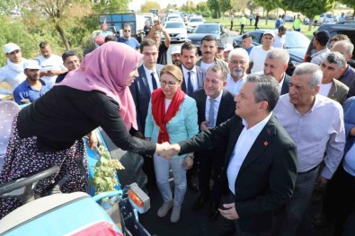 CHP'li Belediye Baskani Esini Çiftçi Diye Tanitti