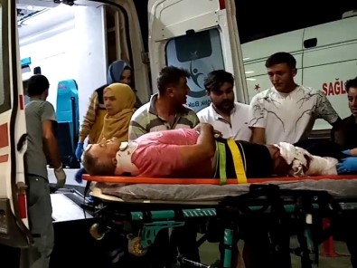 Hafif Ticari Araç Ile Motosiklet Çarpisti Açiklamasi 1'I Agir 2 Yarali