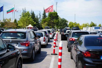 Kapikule'de Rekor Açiklamasi 3 Milyon 814 Bin 544 Yolcu Girisi Ve Çikisi Oldu