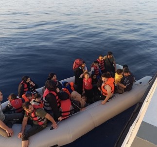 Yunan Unsurlarinca Ölüme Terk Edilen 11'I Çocuk, 26 Kaçak Göçmen Kurtarildi