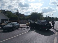 3 Aracin Karistigi Zincirleme Kazada 3 Kisi Yaralandi Haberi