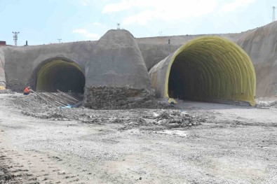 40 Dakikada Geçilen 32 Virajlar Güzeldere Tüneli Ile 6 Dakikada Geçilecek