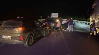 Burdur-Antalya Karayolu'nda 2 Otomobil Kafa Kafaya Çarpisti Açiklamasi 5 Yarali Haberi