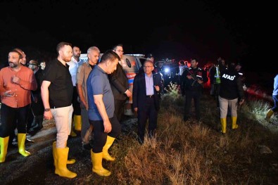 Büyüksehir, Bünyan'daki Sel Felaketinde 24 Is Makinesi Ve 71 Personel Ile Görev Aldi