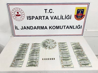 Isparta'da Piyasaya Sahte Dolar Sürmek Üzere Olan 3 Sahis Yakalandi