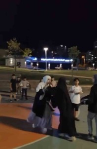 Kadinlarin Tekme Tokat Kavgasi Kamerada