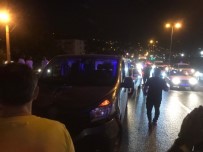 Karadeniz Eregli'de Park Halindeki Tirlara Çarpan Araç Hurdaya Döndü
