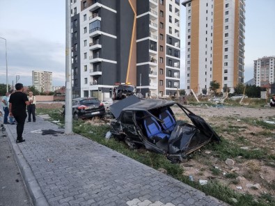 Kaza Yapan Tofas Ikiye Ayrildi