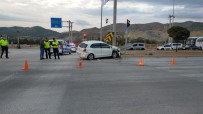 Kirmizi Isik Ihlali Trafik Kazasina Neden Oldu, 2'Si Çocuk 4 Kisi Yaralandi Haberi