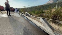 Kontrolden Çikan Tir Sarampole Uçtu, Sürücü Sans Eseri Kurtuldu Haberi