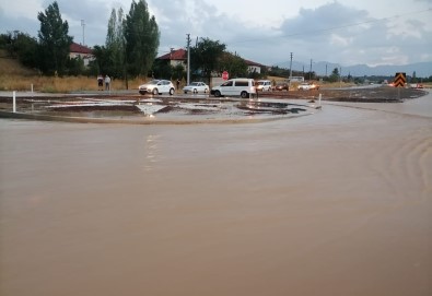 Konya'da Saganak Ulasima Engel Oldu