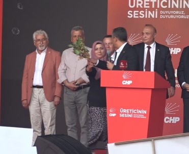 Özgür Özel'e Protestocu Diye Tanitilan Kadin Belediye Baskaninin Esi Çikti