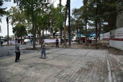 Sehit Jandarma Er Hakan Güleç Parki'nda Yenileme Çalismalari Sona Yaklasiyor
