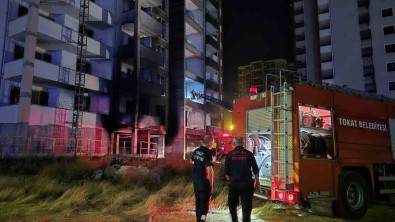 Tokat'ta 10 Katli Binada Çikan Yangin Korkuttu