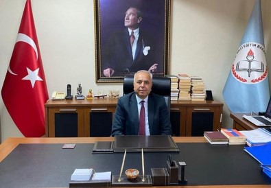 21 Yillik Müdür Görevi Devretti