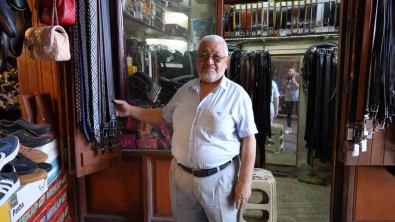 3 Metrekarelik Dükkanindan Dünyaya Açiliyor