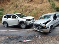 Bursa'da Otomobille Cip Çarpisti Açiklamasi 2 Yarali Haberi
