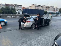 Esenyurt'ta Site Denetimi Açiklamasi 2 Düzensiz Göçmen Yakalandi