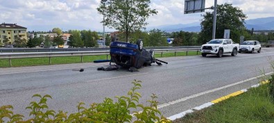 Kontrolden Çikan Otomobil, Bariyerlere Çarparak Ters Döndü Açiklamasi 1 Hafif Yarali