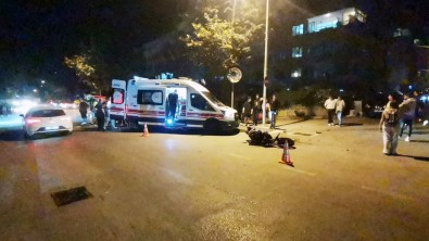 Mudanya'da Motosiklet Otomobile Çarpti Açiklamasi 2 Yarali