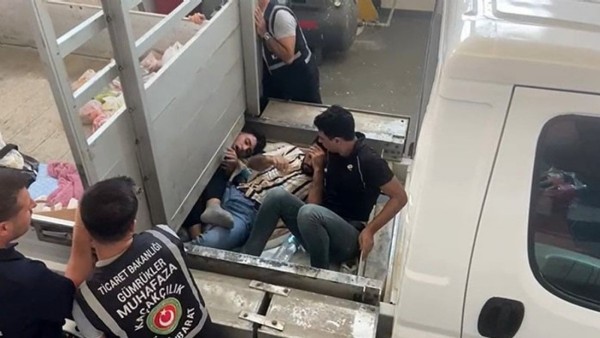 Edirne'de kaçak göçmenler Avrupa'ya kaçmak için canlarını hiçe saydılar