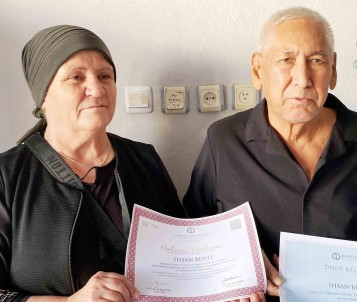 70 Yasinda Üniversite Mezunu Oldu