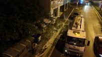 Bozüyük'te Ana Cadde Kaldirimlari Esnaflarin Kaldirdigi  Tezgahlarin Ardindan Köpüklü Yikama Ile Temizlendi Haberi
