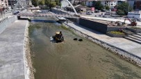 Dere Yataginda Biriken Atiklar Temizleniyor Haberi
