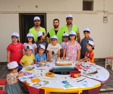 Dicle Gönüllüleri Mardin'de Çocuklari Mutlu Etti