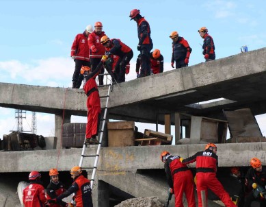 Erzincan'da Bingöl Bölge Düzeyi Deprem Tatbikatinin Provasi Yapildi