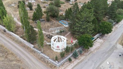 Esir Edilip Vurularak Öldürülmüstü, Ölümünün 50. Yilinda Mezari Basinda Anildi