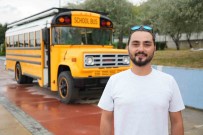 Filmden Esinlenerek Yaptigi Hayalindeki 'School Bus' Ile Dünya Turuna Çikti Haberi