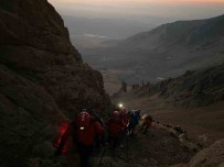 JAK Timlerinden Erciyes'e Zirve Tirmanisi Haberi