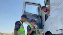 Jandarma Yük Tasiyan Araçlari Denetledi