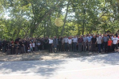 Köylüler 'Piknikçi Istemiyoruz' Eylemi Yapti