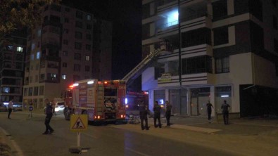 Sinir Krizi Geçiren Sahis Evini Atese Verdi