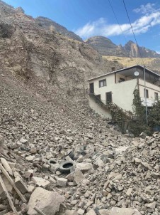 Uzundere'de Heyelan Önleme Çalismalari, Ev Ve Is Yerlerinde Hasara Yol Açti