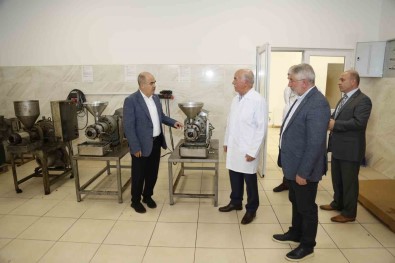 Vali Dagli, 'Sanayicilerimizle El Ele Vererek Daha Büyük Basarilara Imza Atacagiz'